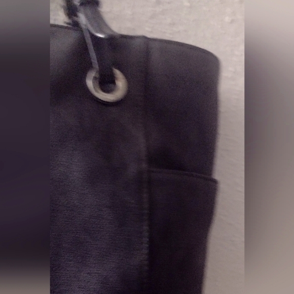Michael Kors handbag black side pockets. Make an offer 💞 - Picture 4 of 6